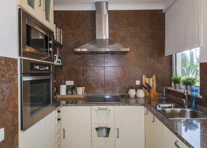 D09 - Porto De Mos Luxury ラゴス